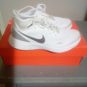 Nike women's 6'5 new
